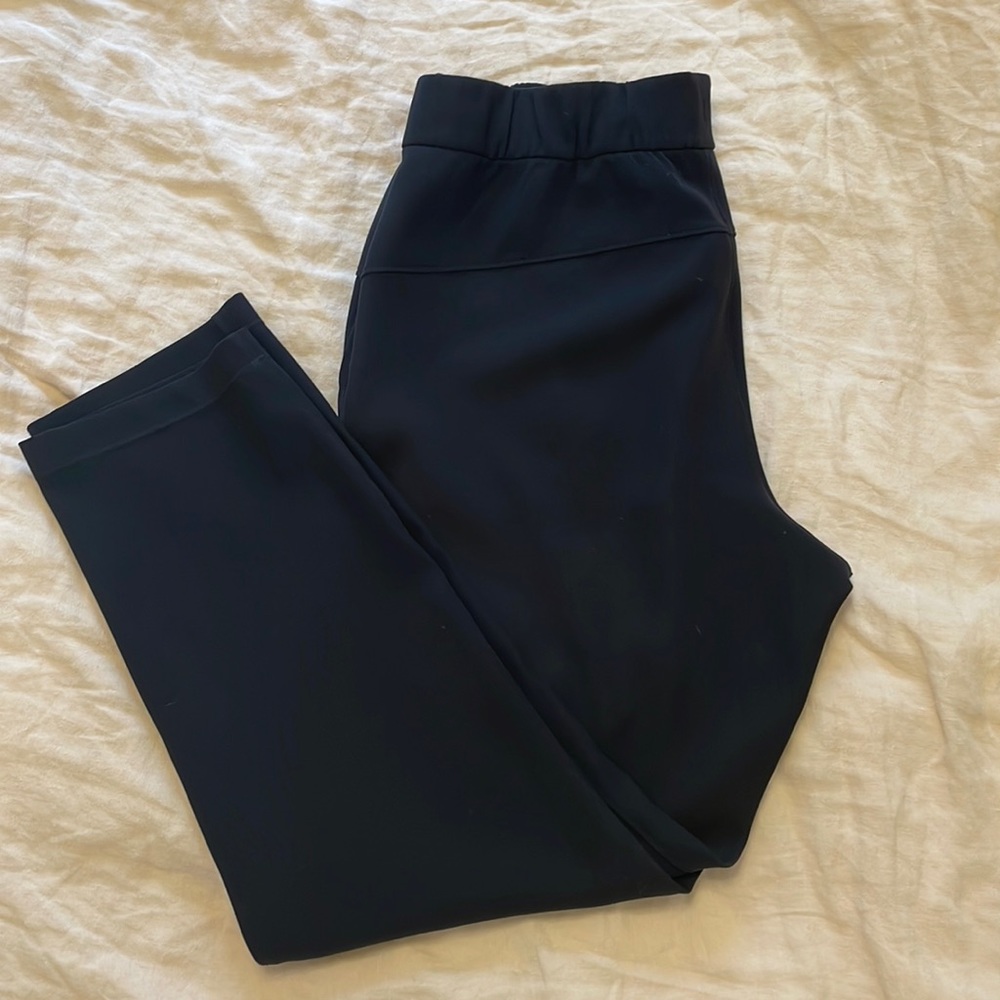Lulu lemon on the fly pant. Size 8. Black